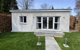 White Cottage - Cosy Holiday Cottage In Drymen, Loch Lomond & Trossachs With Free Parking On Private Driveway